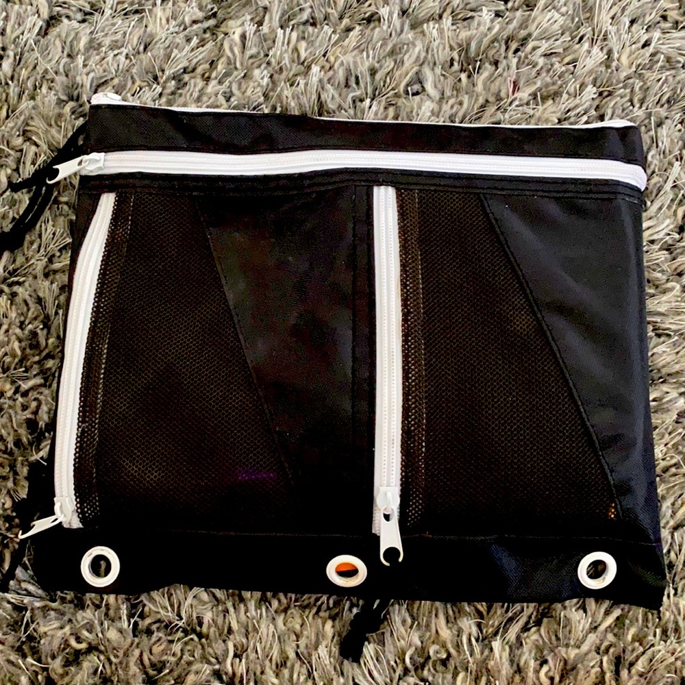 Binder pencil pouch with pencils